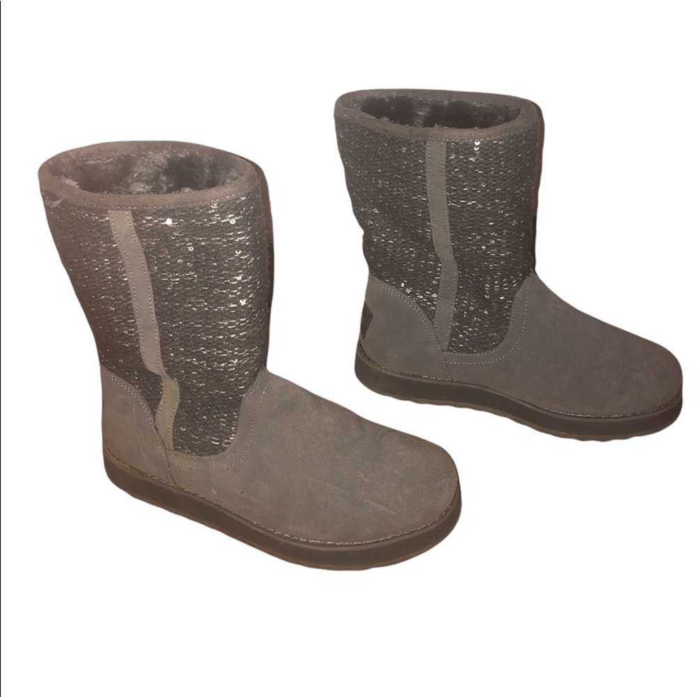 Size 6 Women Sketchers grey winter boots